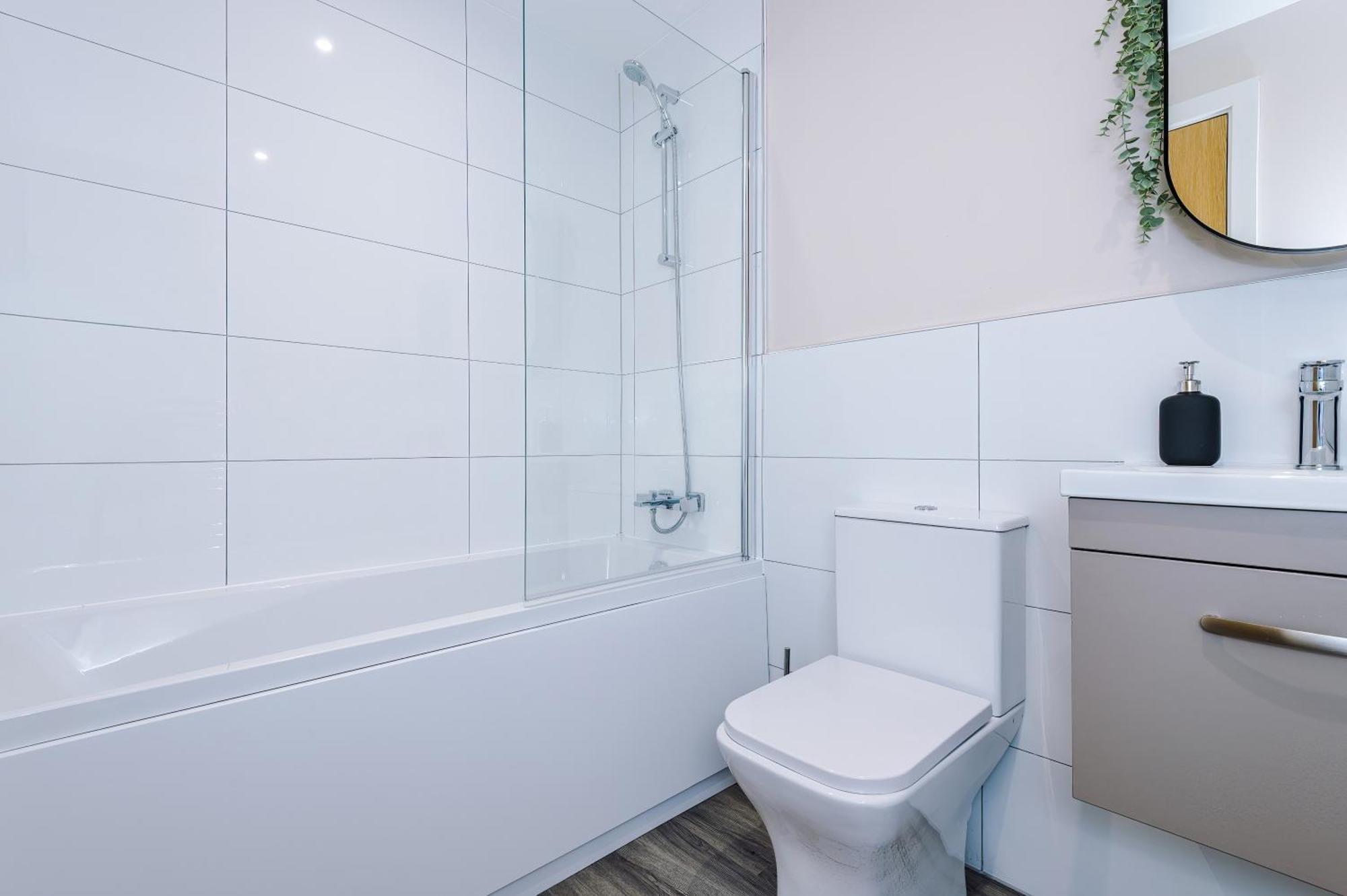 Deluxe New Build 2 Bedroom 2 Bathroom Apartment - Free Secure Parking 맨체스터 외부 사진